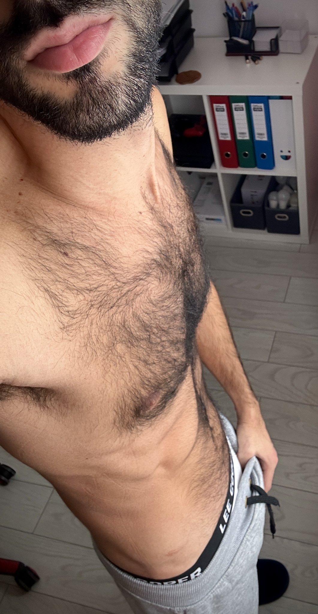 1 pic. F*CK IT.. SENDING MORE PICS OF ME TO EVERYONE WHO LIKES THIS https://t.co/p7Y6EmOTdV