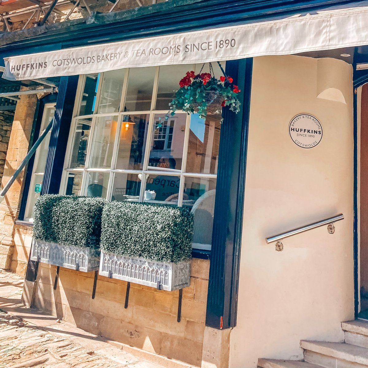 Did you know this week is #AfternoonTeaWeek? 🍰 Less than a mile from Cotswold Gate, #Burford is @Huffkins Bakery. We sent @theoxonfoodie to review their afternoon tea experience. Why not stop by after a visit to Cotswold Gate? Read her review: buff.ly/3OM1i19