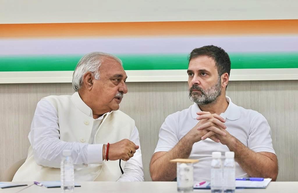 BhupinderShooda's tweet photo. आज AICC मुख्यालय, दिल्ली में कांग्रेस अध्यक्ष श्री @kharge जी के नेतृत्व में आयोजित हरियाणा कांग्रेस की महत्त्वपूर्ण बैठक में शामिल हुआ।

इस अवसर पर सांसद श्री @RahulGandhi जी को न्यायपूर्ण संघर्ष में मिली शानदार जीत की बधाई दी। https://t.co/TVpgm5B3vn