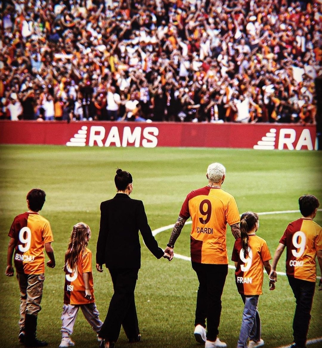 makinaicardi99's tweet photo. Size soru; Ndombele, Fred, Paredes üçlüsünden kimi Galatasarayda görmeyi isterdiniz ?
#galatasaray #icardi #fred #paredes #ndombele #transfer #fenerbahçe #beşiktaş #gelmez #ertem #fabrizo https://t.co/nlF4lkojQa