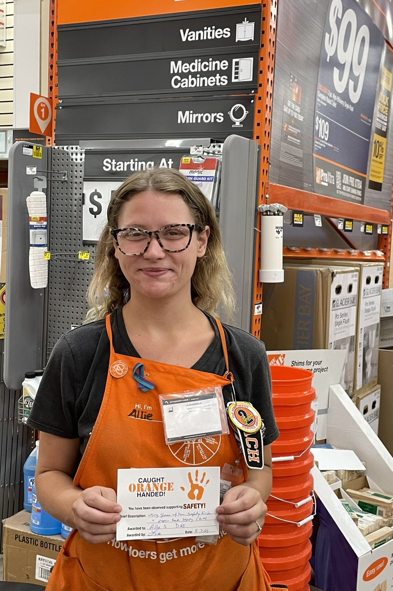 Allie was caught Orange Handed using her gloves with her safety knife! 👍#SteelCitySquad <a href="/RyanDarazio4115/">Ryan Darazio</a>