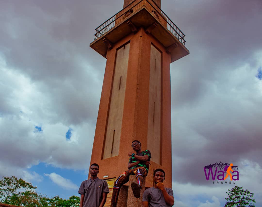 Wakatravel_Ng's tweet photo. Bower's Tower is a historic monument located in Ibadan, Nigeria. It was built in 1936 in memory of Captain Robert Lister Bower, the first British resident in Ibadan. The tower offers panoramic views of the city and its surroundings.
#WakaTravel #BowersTower https://t.co/HqBEUUYFmr