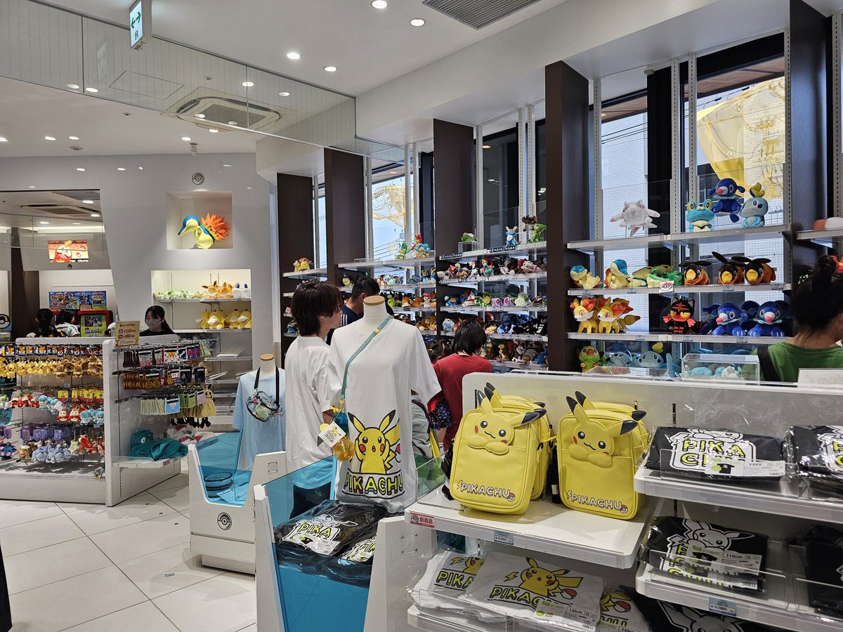 BirdPower13's tweet image. Today was my 5th full day in Japan! Today, we went to the Kyoto Pokémon center and explored Namba later in the day! Tomorrow is our last full day in Osaka, and then it is time to go to Yokohama 💪
Japan has been so amazing!