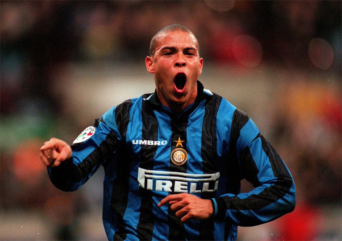FourFourTwo's tweet photo. 🇧🇷 Ronaldo Luis Nazario de Lima. El Fenomeno. R9. 

A thread of his brilliance 🧵 https://t.co/XhqC8kIfbM
