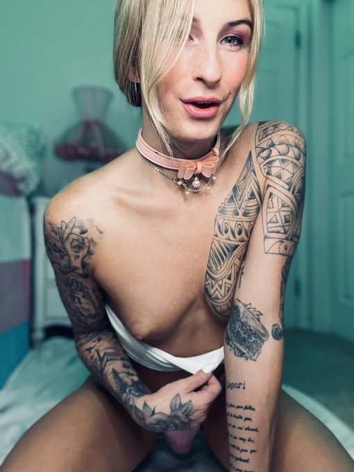 Do you like small titties?👀👉🏽👈🏽 https://t.co/HNqPvPNogY