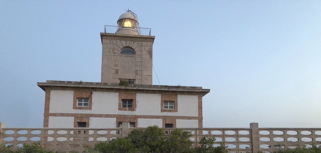 xxxchema's tweet photo. ¡En una isla 🏝️ 
Del Mar Mediterráneo 🌊
Luchando contra viento 💨 
Y marea
Os espera la  luz 💡 
Del faro!🚨
¡Feliz Día Mundial de los Faros!
@FarosLos 
#TeamFaros 
#IsladeTabarca 
#DíaMundialDeLosFaros 
#LighthouseDay 
#WorldLighthouseDay
📸 Faro de Tabarca https://t.co/fE3cpKkaNb