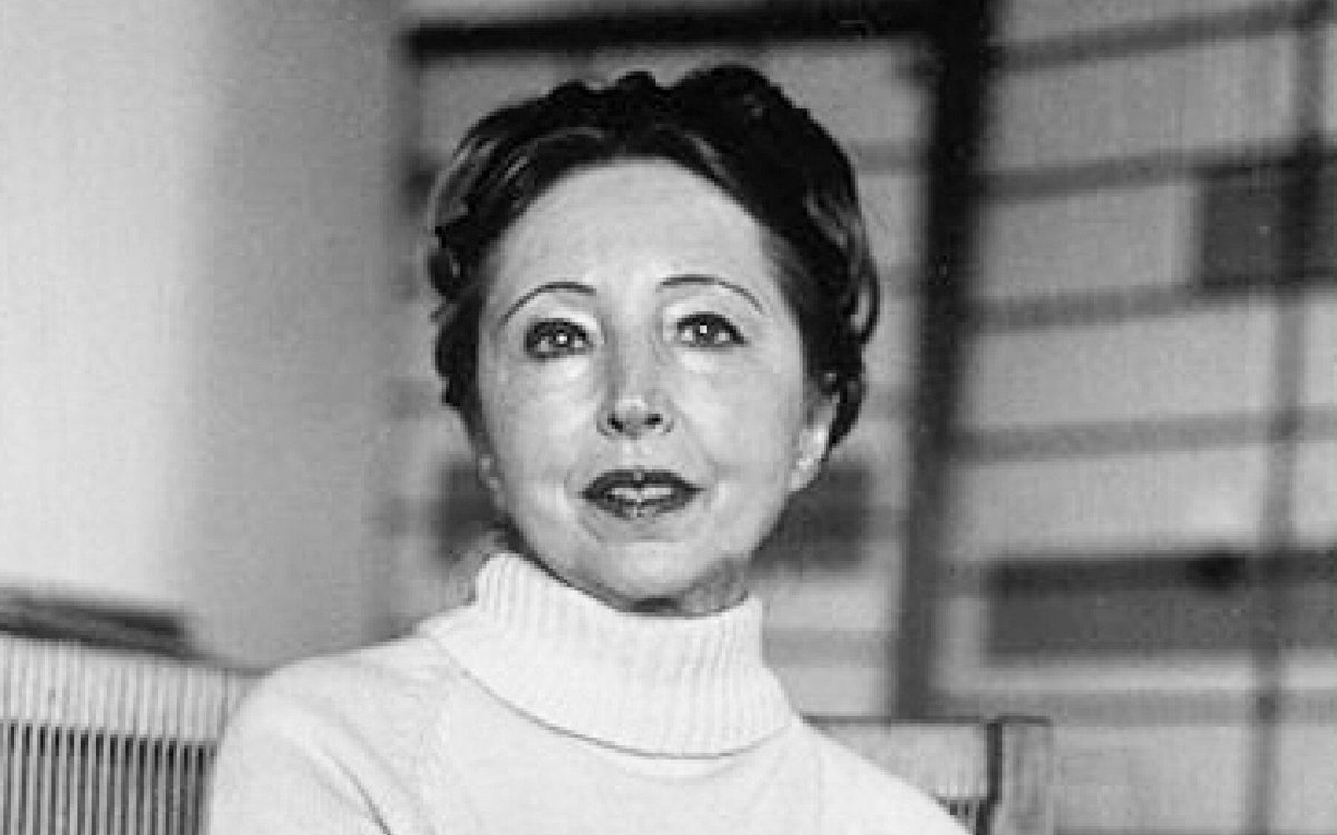 "Quelle erreur pour une femme d’attendre que l’homme construise le monde qu’elle veut, au lieu de le créer elle-même" #AnaïsNin