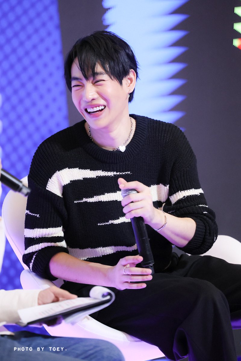 photobytoey's tweet photo. "ไม่ว่างก็ไม่ต้องมา"

โอเค...ขอบคุณค่ะ 👌🏻😂

@peckpalit
#PeckPaLitChoke 
#เป๊กผลิตโชค 
#ซนซนTalkAndShow
#ซนซนให้สุด
#ซนซน40ปีGMMGRAMMY
#palitgallery 
#photobytoey https://t.co/f62Z62I8LF
