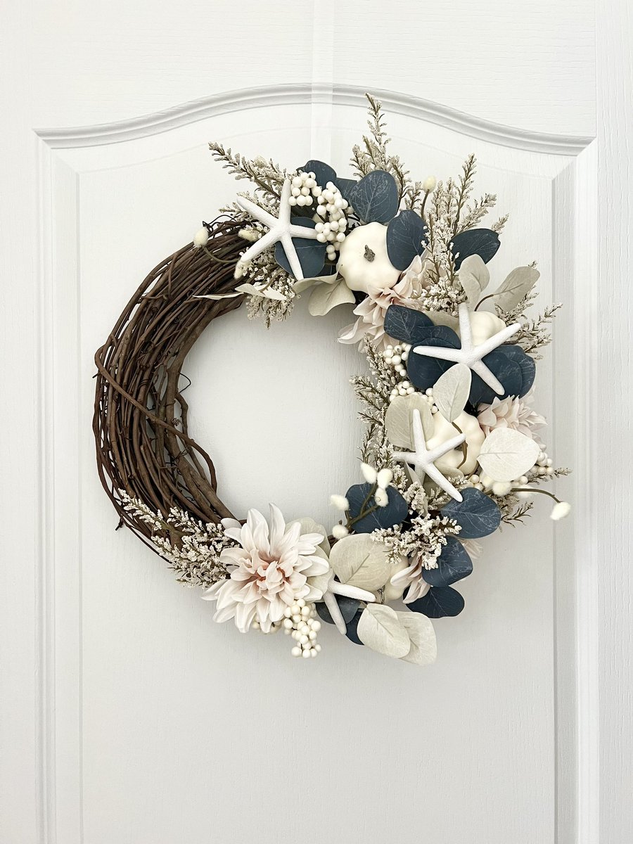 Of course being the beach lover that I am, there was surely going to be a coastal Fall wreath in the mix…and here it is! #fallwreath #coastal #beachvibes