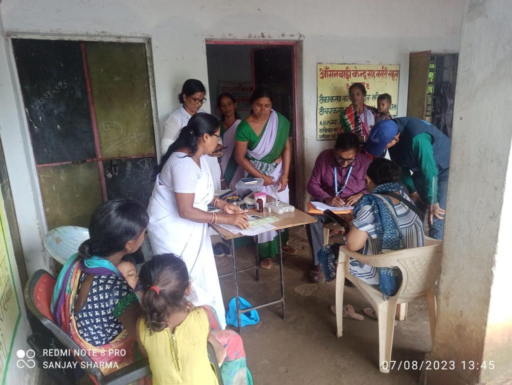 Launch of IMI 5.0 at Chandil block CHC Seraikela Kharsawan district. Session site monitoring of Jurgu Anganwadi centre. #vaccineswork #vaccinesforall @USAID_MOMENTUM @usaid_india @JSIhealth @WHO @MoHFW_India