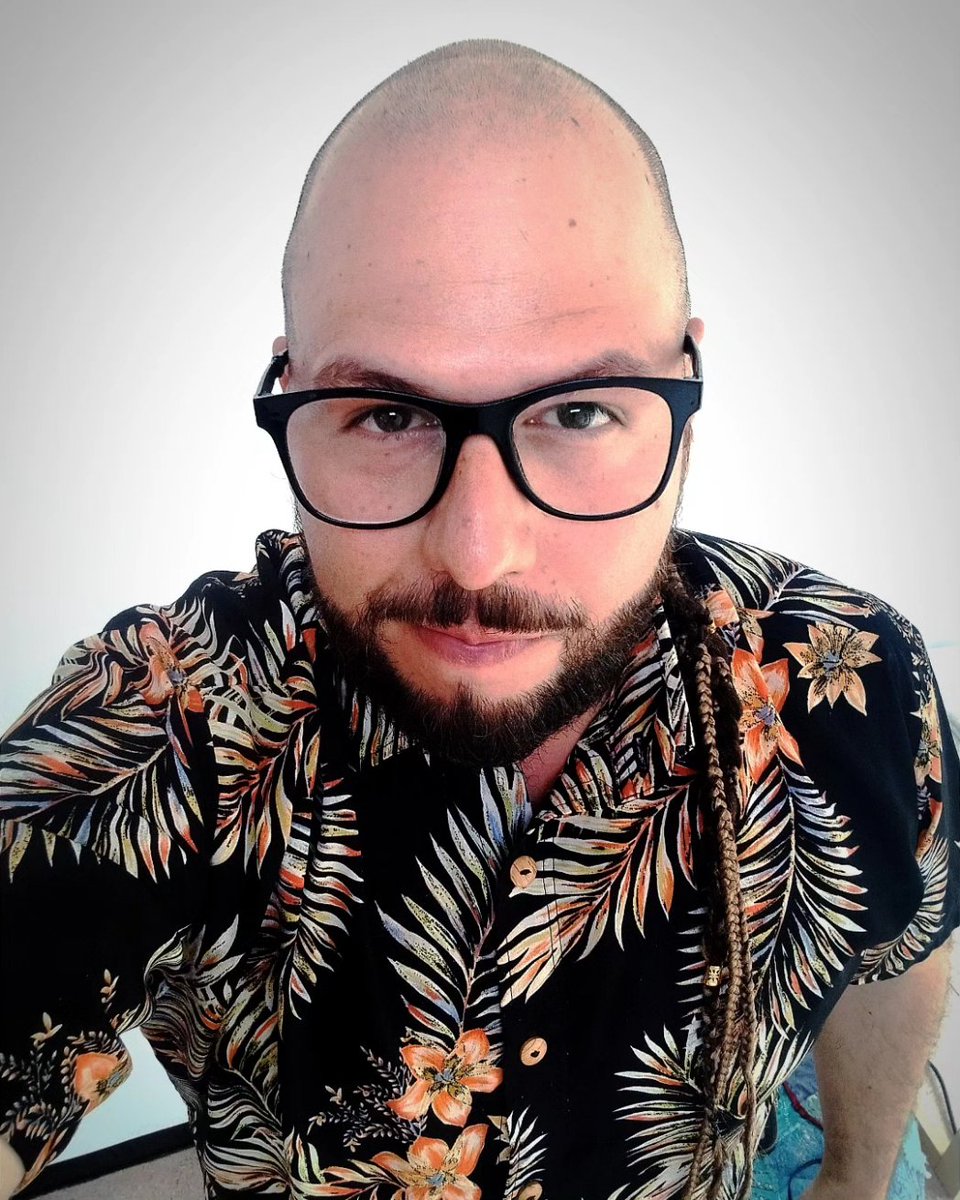 Por 15 años me acompaño mi Mohicano (cresta). No solo porque me gustaba, si no por estilo de vida. Sin embargo, hay que asumir la calva jaja. Así que tome la decisión que por un tiempo estuve esquivando! Y bueno, rapado no se ve tan mal. Nuevo look 2023...