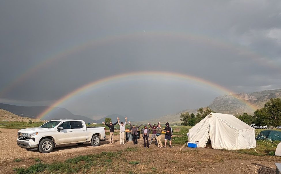 The 2023 #CretaceousBighornProject field season is officially in the books. What an amazing and productive summer with undergrads, grads, postdocs, and faculty from <a href="/UMichPaleo/">UM Paleontology</a>, <a href="/UMichEEB/">UMich Ecology and Evolutionary Biology</a>, <a href="/MichiganEarth/">Michigan EARTH</a>, <a href="/uageosci/">University of Alabama Geological Sciences</a>, <a href="/LoyolaChicago/">Loyola University Chicago</a>, <a href="/IU_EAS/">IU Earth & Atmos Sci</a>, + more 🧵1/6
