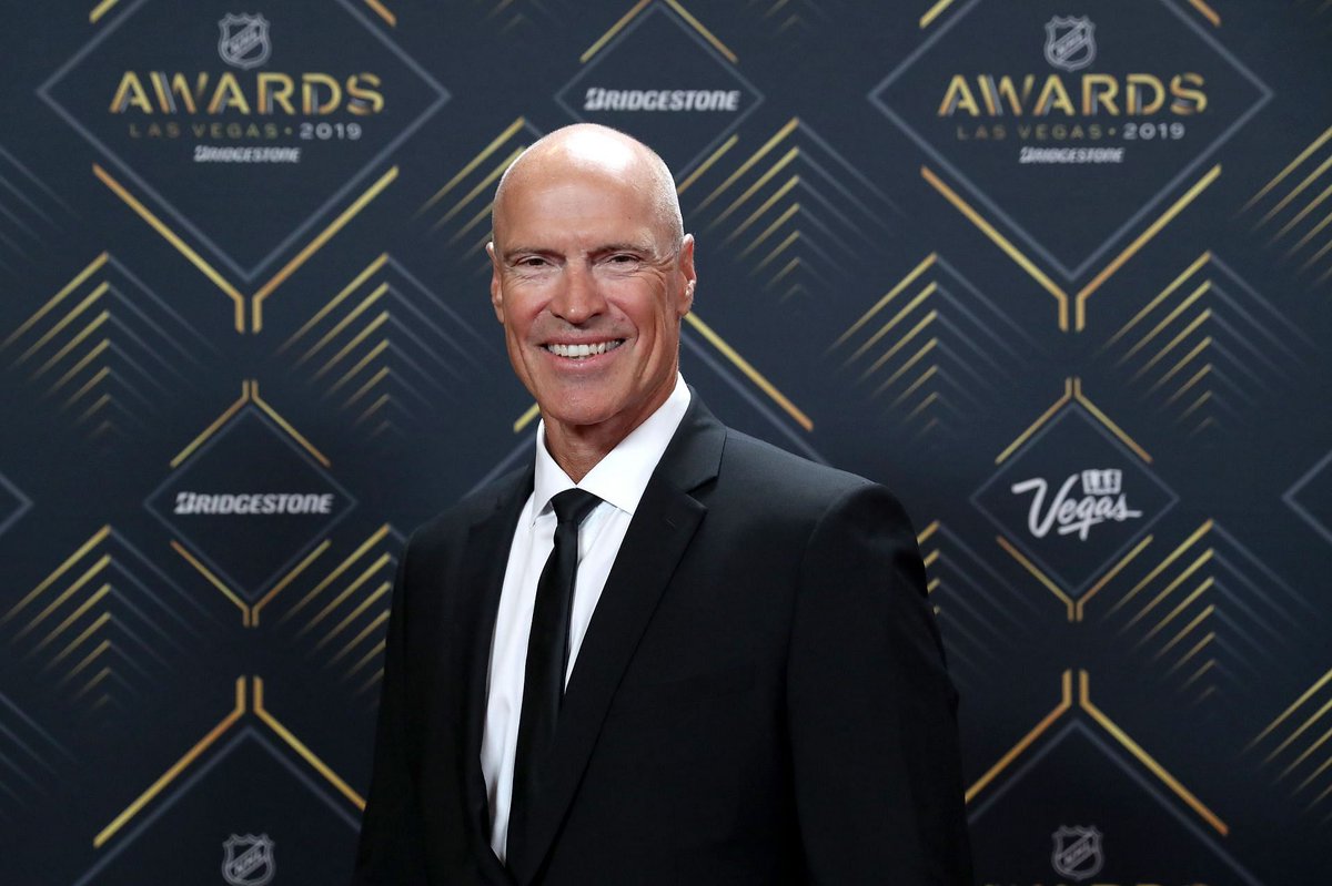 Mark Messier revealed how a psychedelic mushrooms experience in Barbados molded his legendary NHL career. buff.ly/3Kv4xHN