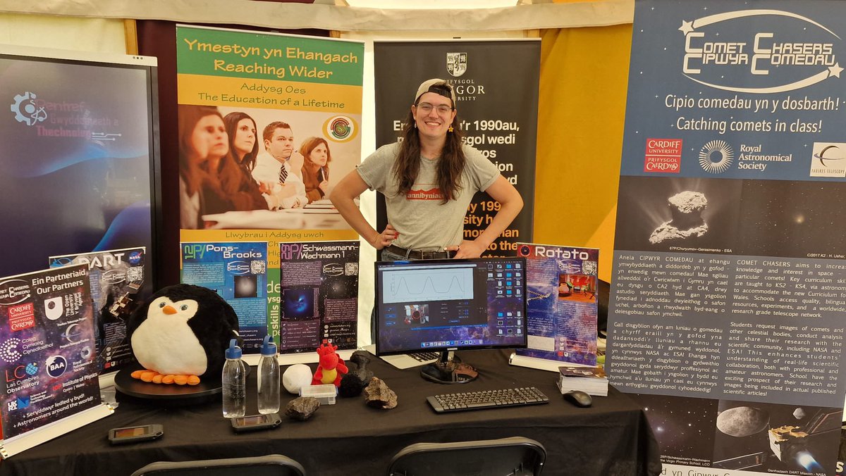 comet_chasers's tweet photo. Dewch draw i’r pentre gwyddoniaeth yn #steddfod2023 i defnyddio camerau is-goch a gwneud cais am luniau o gomedau! @cardiffPHYSX @GwyddCCC  @colegcymraeg @eisteddfod https://t.co/CbsvJ8PMYz