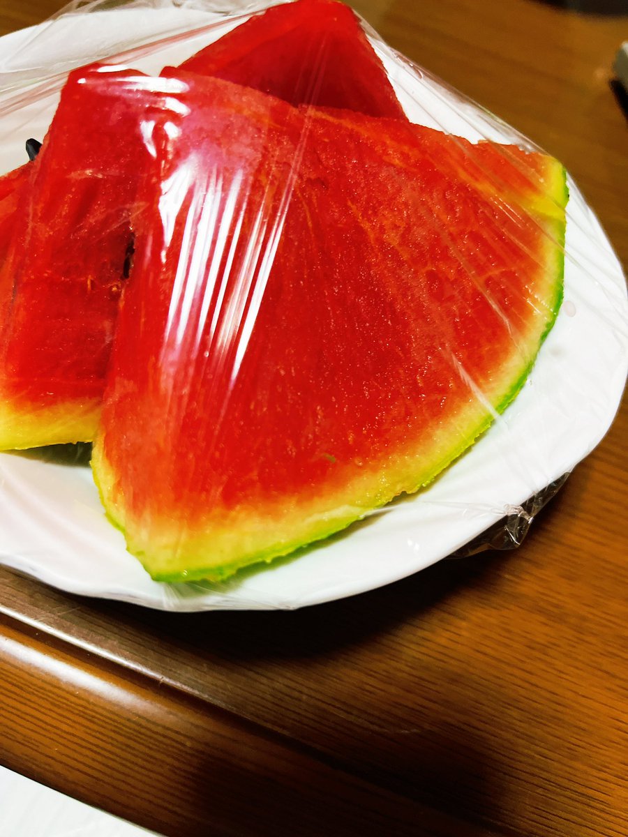 U52yooo99's tweet photo. ポケスリ、昼寝してたらおばあちゃんがスイカ持ってきてくれてた声入ってた https://t.co/4p6ezgi0FU