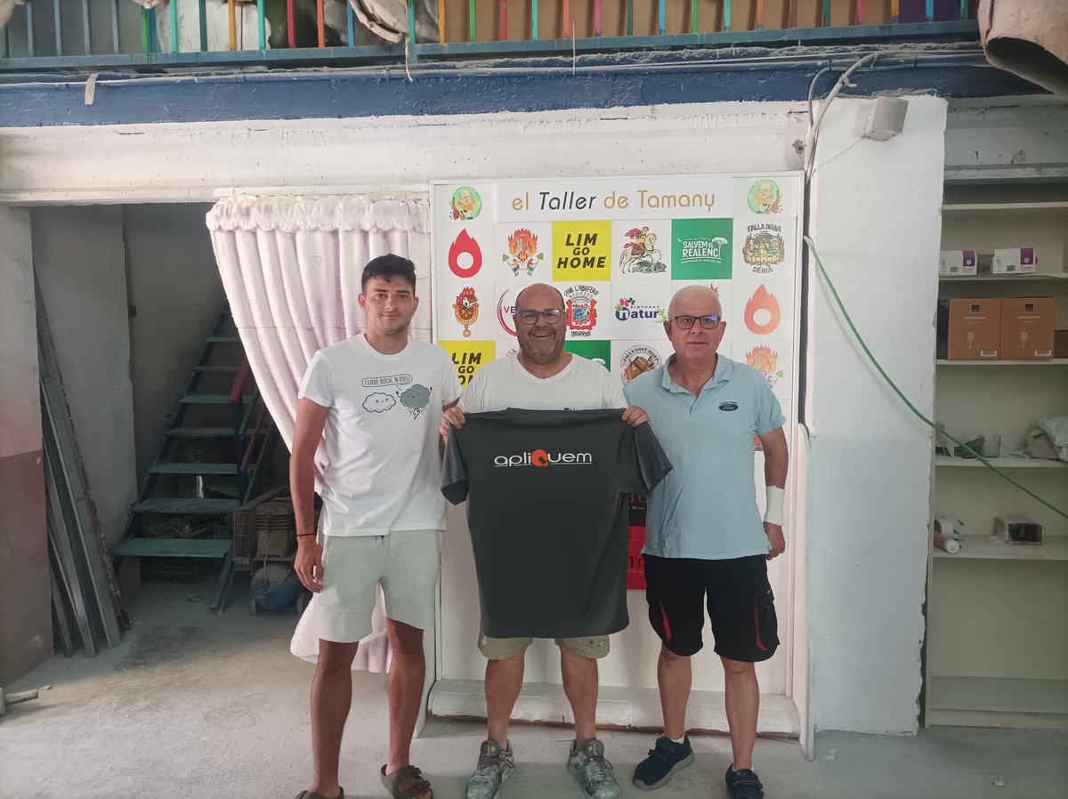 UDCarcaixent's tweet photo. Enguany @tamanyicolor amb Juane Cortell al capdavant colabora amb nosaltres.
Gràcies i benvingut. https://t.co/ETpLEsngPI