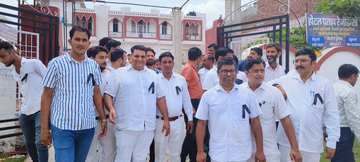 ARJUNRHANSALIYA's tweet photo. 11 सूत्री मांगों को लेकर राजस्थान नर्सेज संघर्ष समिति का भरतपुर संभाग में विशाल रैली निकालकर किया प्रदर्शन
#नर्सेज_11सूत्री_मांगे_पूरी_करो
@ashokgehlot51 
@INCRajasthan 
@DainikBhaskar 
@plmeenaINC 
@RahulGandhi
@zeerajasthan_ 
@ARJUNRHANSALIYA 
@aajtak https://t.co/RL6y7Gv54p