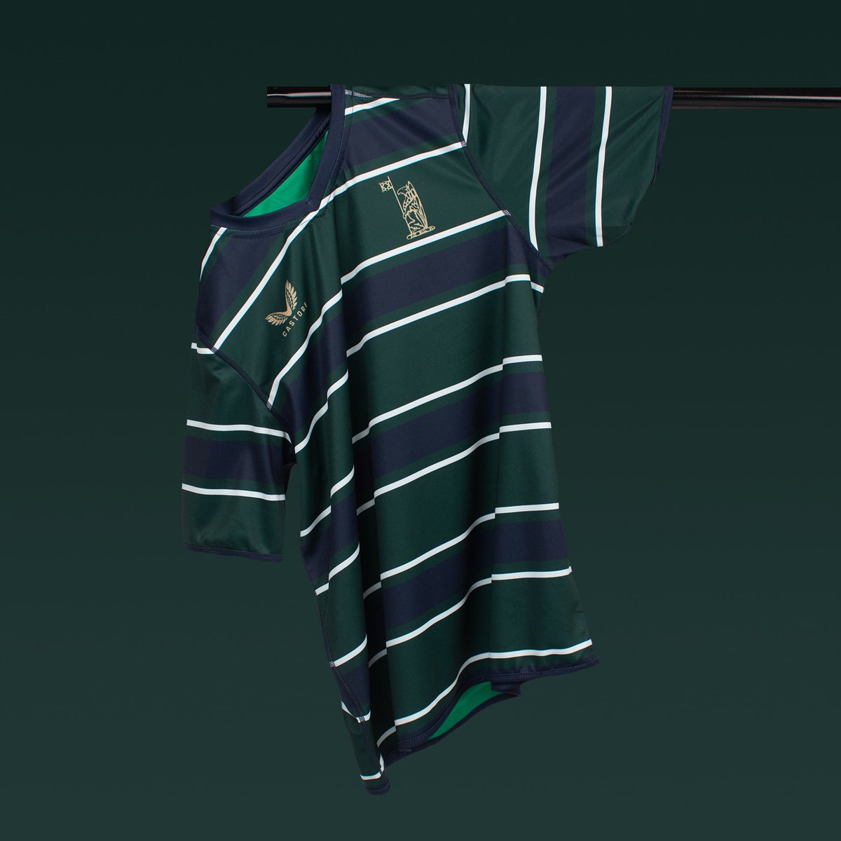 Kitlocker_edu's tweet photo. Introducing the sleek new @CastoreEngland masterpiece for @malverncollege rugby teams 🔥🔥

#unlockyouridentity | #newkitfeeling

#rugby #college #malvern #castore #rugbylife #education https://t.co/aVzvZKz4WG