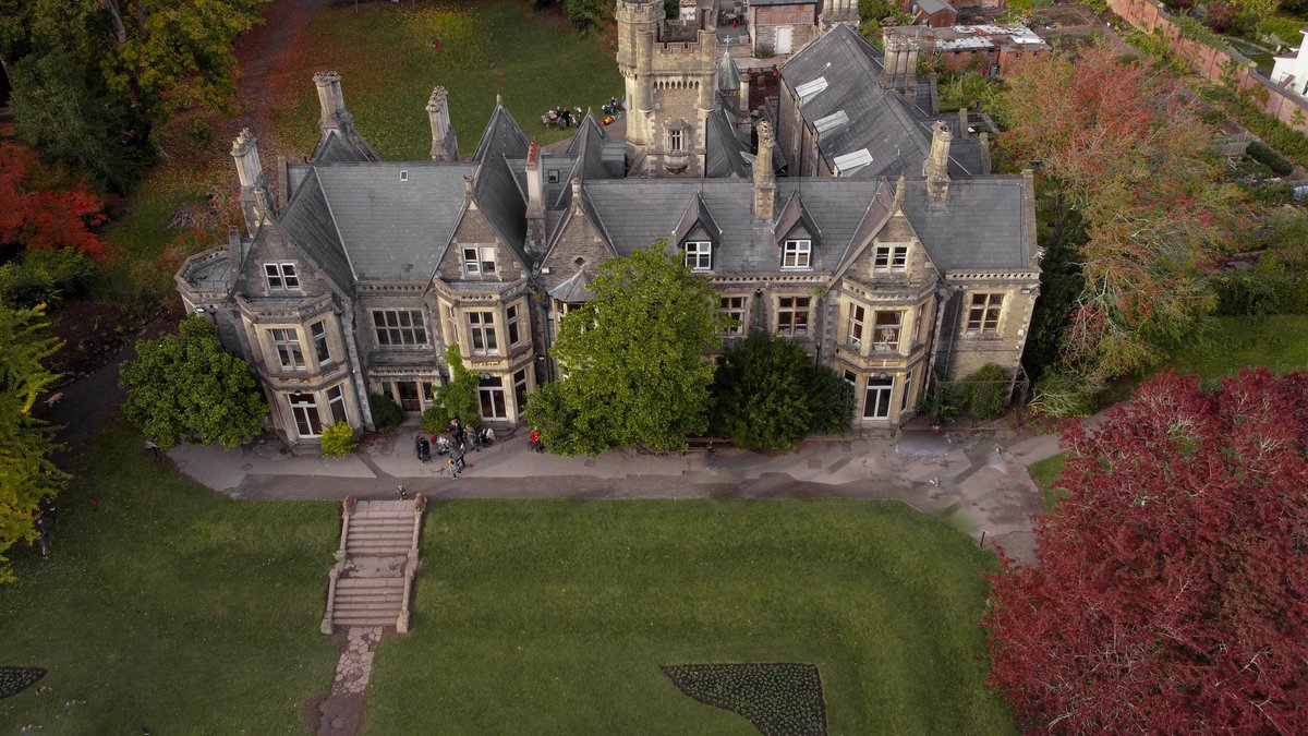 Insole Court has been awarded £328,928 to help preserve our nationally important heritage site for the future. This support is from the National Heritage Memorial Fund as part of its Covid-19 Response Fund.
#NationalHeritageMemorialFund
Find out more buff.ly/2yh8Aln ➡️