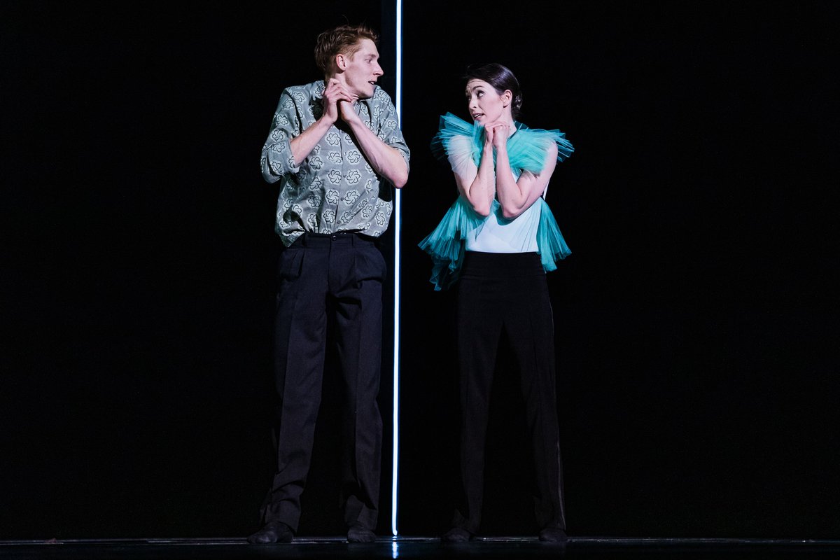 Traumpaar auf und hinter der Bühne: Jonah Cook, Ksenia Ryzhkova («Schneesturm» Bay. Staatsballett). 2022 ab nach Moskau. Schade. Jetzt Gala-Auftritt in Sewastopol. Schaden. Mit dabei: Prisca Zeisel, ebenfalls Staatsballett. Politik wird auch im Ballettsaal gemacht.
©Y.Revazov