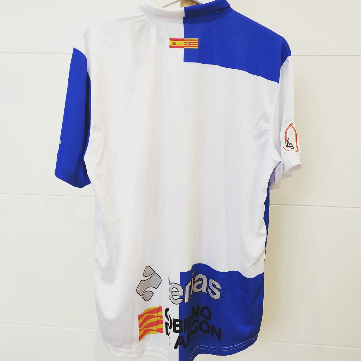 futbolcollect's tweet photo. SD EJEA
Temporada 20-21
Marca: mosttro

#sdejea #ejeadeloscaballeros #aragon #mosttro #laliga #futbolcollection #futbol #camisetas #collector #camiseteando #coleccion #camisetasdefutbol #coleccionismo #footballtshirt #classicfootballshirts https://t.co/eCMYjvUrXT