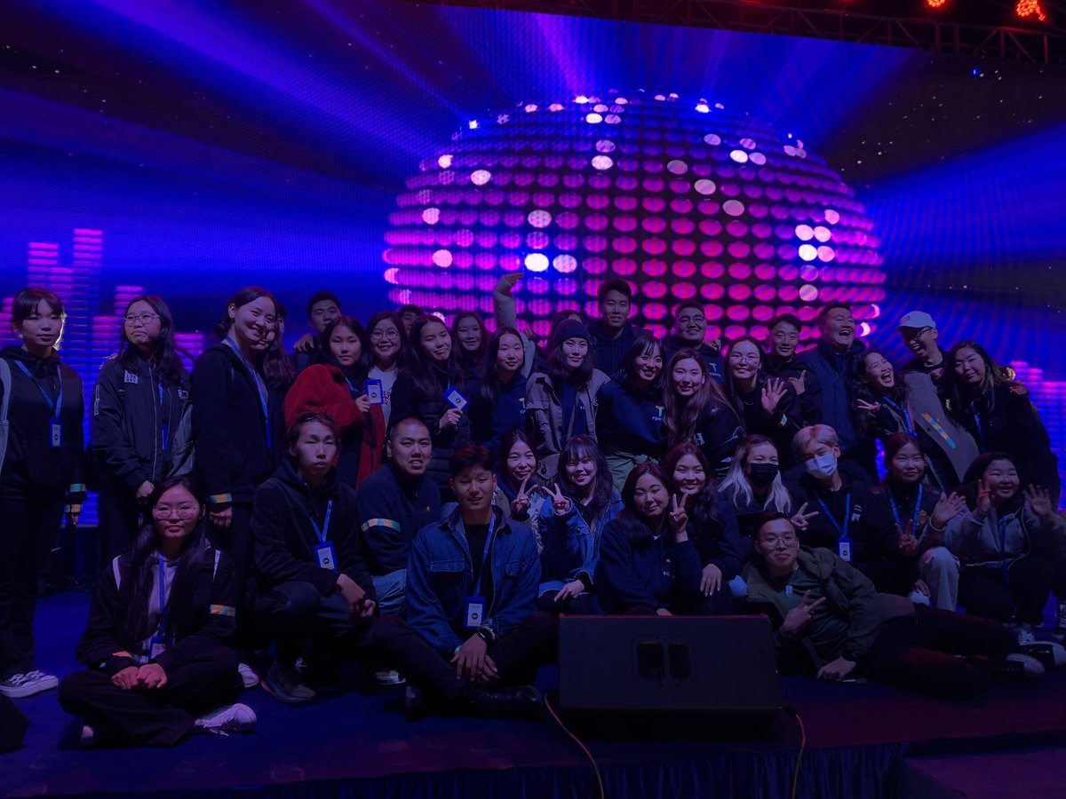 TomYo EdTech-нхаа Гүйцэтгэх захирлын ажлаа хүлээлгэн өгч бга өдөр😊🥲

Нийгмийн суурь болсон гэрэл гэгээтэй энэ салбарт үнэ цэн, утга учиртай үйл хэргийн 1 хэсэг болж олон мундаг залуусыг манлайлах боломжийг олж авсандаа үргэлж баяртай байдаг. Бид хамтдаа олон зүйлийн ард гарчээ