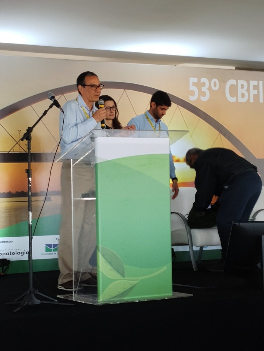 Congratulations to our <a href="/mizubuti/">eduardo mizubuti</a> <a href="/ufvplantpath/">UFVPlantPathology</a>, recipient of the Álvaro Santos Costa award. Well deserved! #cbfito2023