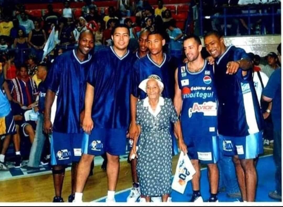 dadominguez6's tweet photo. Marinos 2003 Campeones LPB 🇻🇪🏀🔥 https://t.co/Yt2eANXeQD