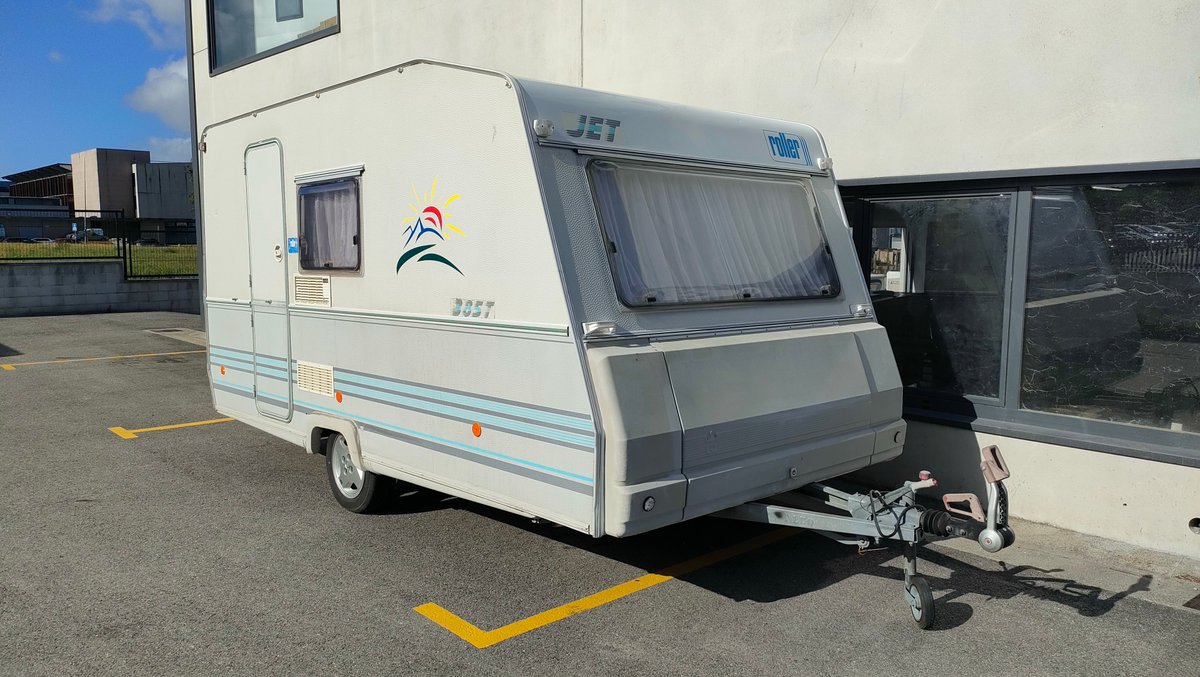 CaravanasJuan's tweet photo. Roller JET 385T del 96 en muy buen estado, de dos ambiente y 5 plazas. Con cocina, baño y dos salones convertibles. Incluye avance y antena de TV. Mide 4,35 m de largo y con MMA de 750kg.
#caravanasjuan #muevetuvida #caravana
https://t.co/S7WLCP1hSO
Pol. Ind. A Granxa, O Porriño. https://t.co/5UvteBjlN7