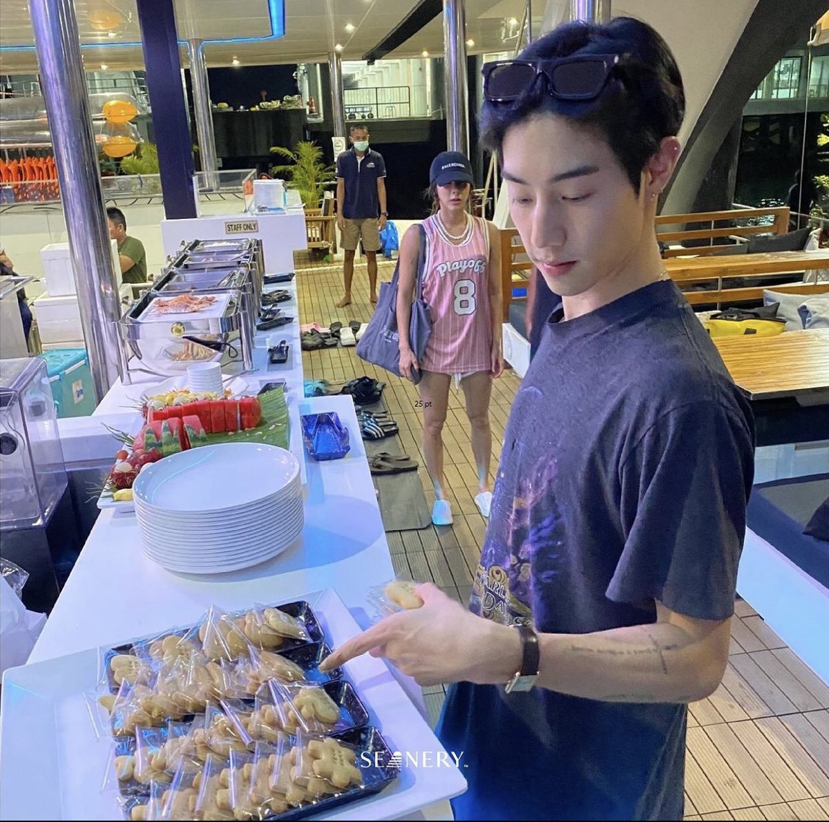เพิ่งเคยเห็นรูปนี้ น่าจะเป็นรูปตอนมาไทยปีที่แล้วปะ หล่อมาก😭😭😭😭