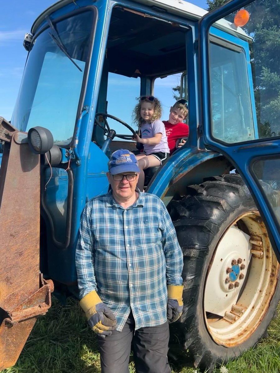 L_MacAulay's tweet photo. Wonderful to take a moment to teach my grandchildren James and Lucy all about agriculture this weekend! https://t.co/WthdyXCYrh