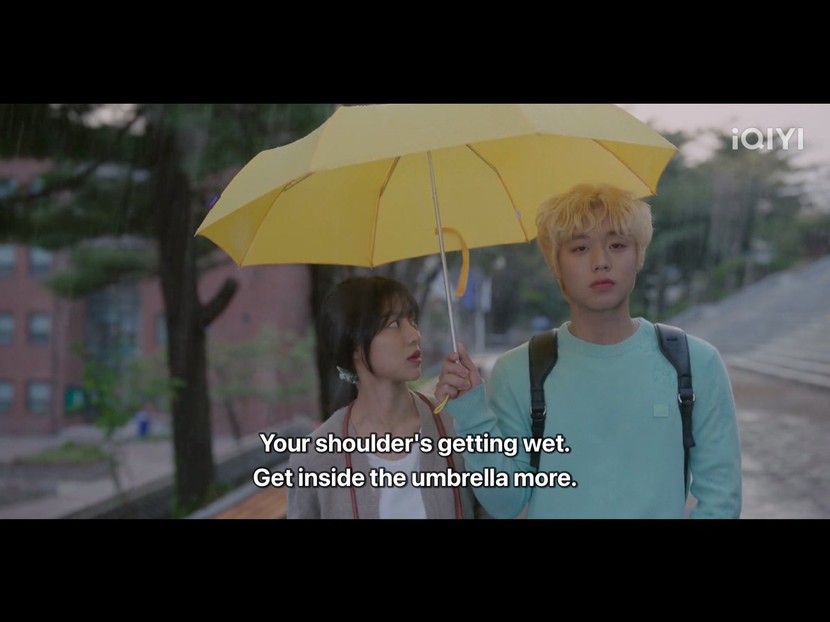 KNimij2's tweet image. Iconic yellow umbrella 🤣🤣🤣

Inhyuk spoiling us for being a crown prince in #UnderTheQueensUmbrella 

#AtaDistanceSpringisGreen
#AtaDistanceSpringisGreenEp2
#ParkJiHoon #KangMinAh #BaeInHyuk