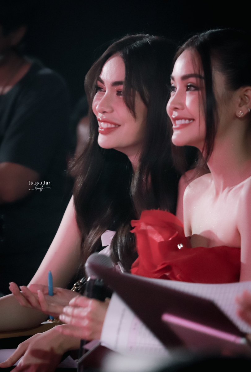 Ana_Jazmin2122's tweet image. Thank you to the higher powers that be for blessing us with these two beautiful women. #englot #EnglotEticketRide