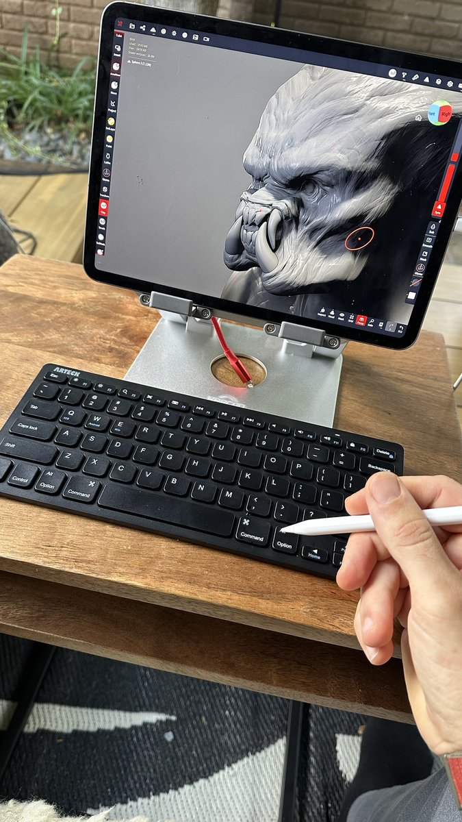 slipgatecentral's tweet photo. new #iPadPro working setup, now with active cooling 🥵 https://t.co/jDaZJ3Nwlh