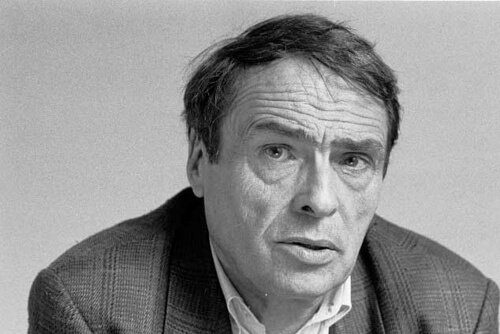 "Le mépris pour une fonction se marque d'abord par la rémunération plus ou moins dérisoire qui lui est accordée" #PierreBourdieu