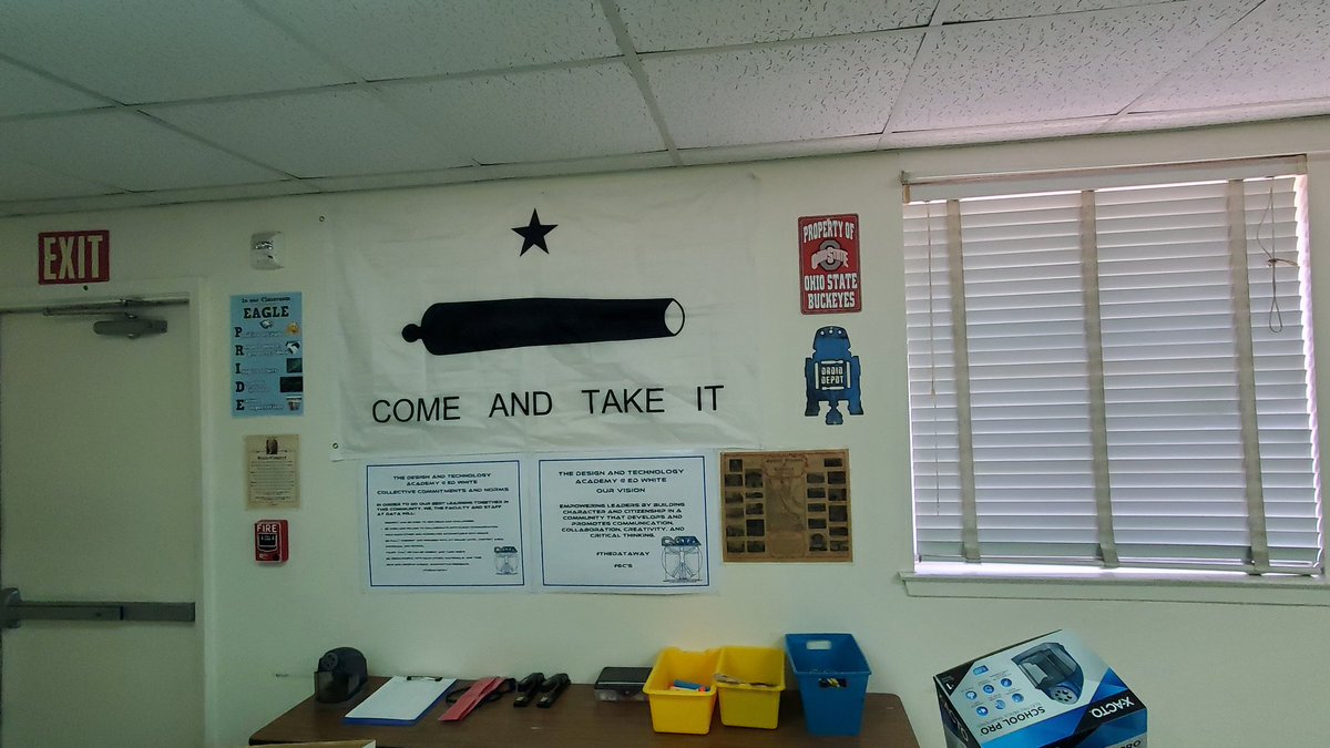 Monticelloman1's tweet photo. Classroom prep: a work in progess. #DATAdoes #DATAfam #dataedwhite https://t.co/JrrOhA1QLP