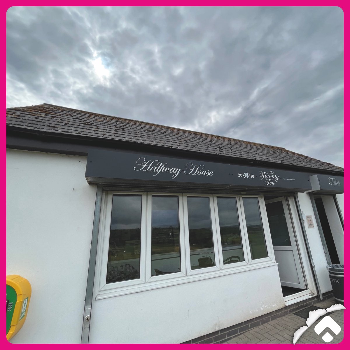 UprisePrint's tweet image. Teeing off the week with some new branding for the @TheCelticManor Halfway House on the 2010 course ⛳️ - installed on site by our professional engineers 🛠
—
#mondays #mondayvibes #teeoff #golfing #welshgolf #celticmanor #golfingcourses #branding #installation #playgolf