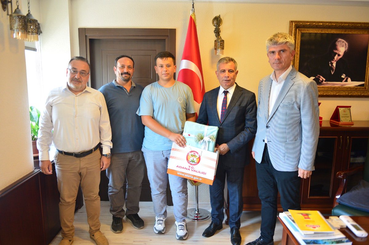 LGS'de 500 tam puan alarak Türkiye Şampiyonu öğrencimiz Kerem Kaan DURMAZ'ı ağırladık. Ortaöğrenimini artık İstanbulda sürdürecek. Başarılar diliyorum.