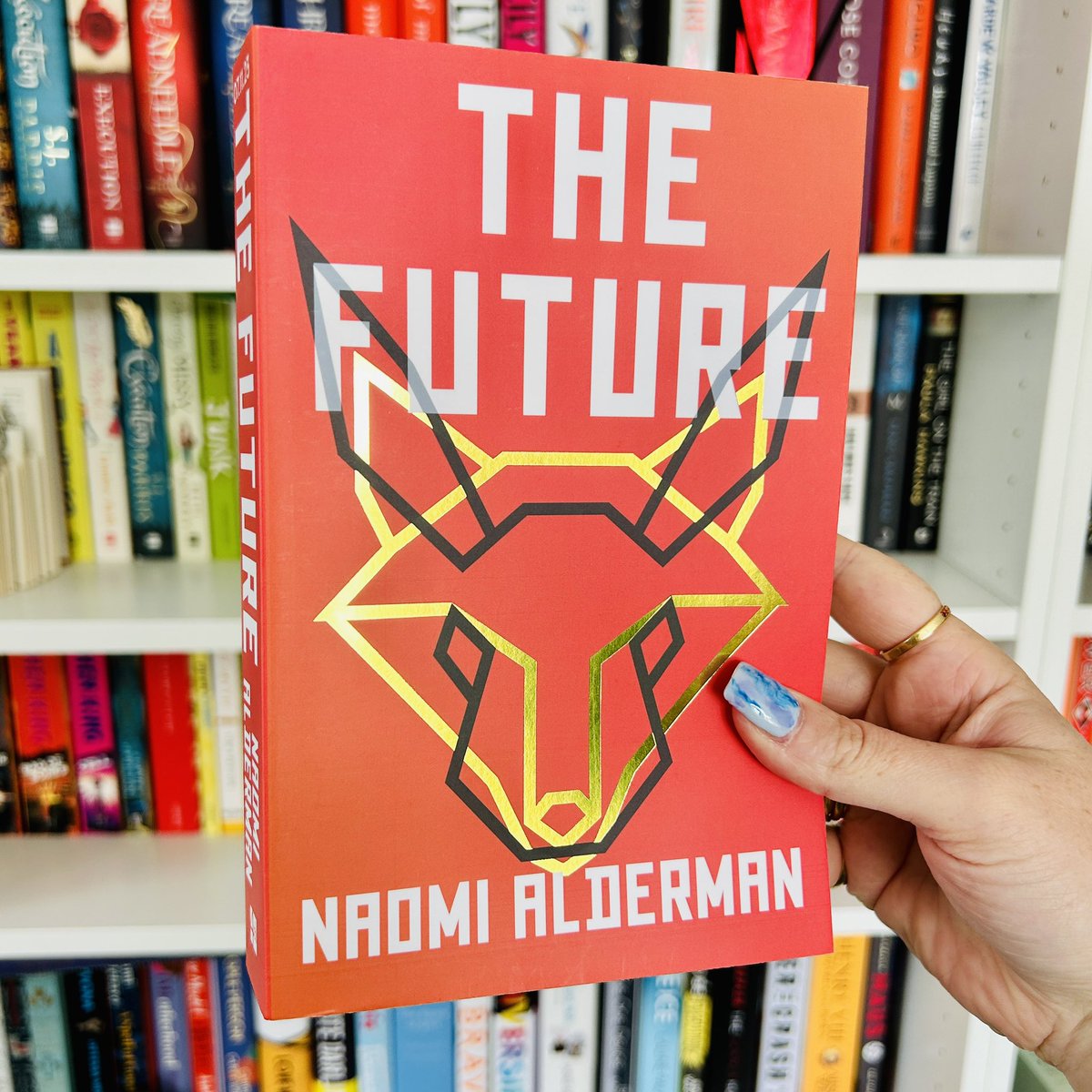 Apparently I manifested reading this book HARD because the amazing @4thEstateBooks accidentally sent me two copies 🦊 ✨ (thank you guys you’re the best)

SO, who would like to win one? All you gotta do is follow & RT, I’ll pick a winner on Friday! #TheFuture @naomialderman