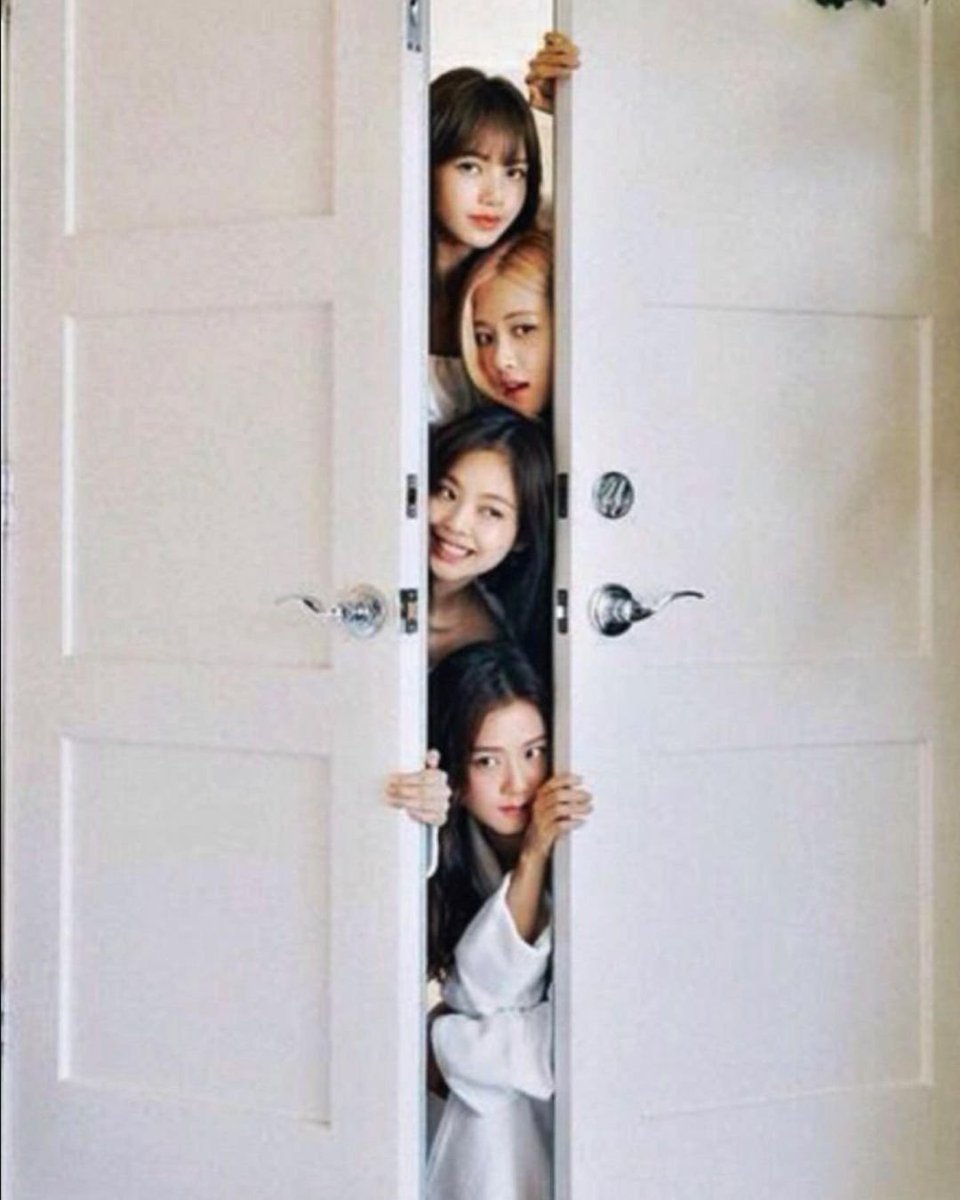 xx_turtle_'s tweet photo. ROSÉ: It's BLACKPINK 7th anniversary today!!  BLINK and to BP I have so many things to say.. IDK if I should first say thank you or sorry.. First of all, I want to say congrata on our 7th anniv 🥹!!!  Members....!!!!! We really... worked hard!!!!!! ILY all.. TY.. so much… https://t.co/9CRiVBEM5j