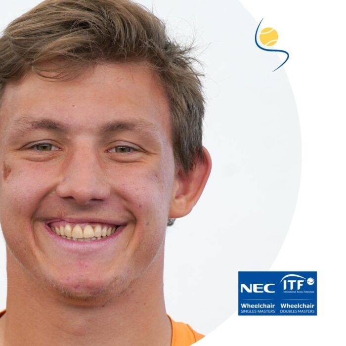 De #prijzenkast van Niels Vink moet zo langzamerhand uitpuilen van de #trofeeën. Want de Helmondse #rolstoeltennisser wist afgelopen weekend ook de British Open Quad singles én doubles te winnen in het Tennis Centre in Nottingham.

Meer info: ditishelmond.nl/opnieuw-prijze…