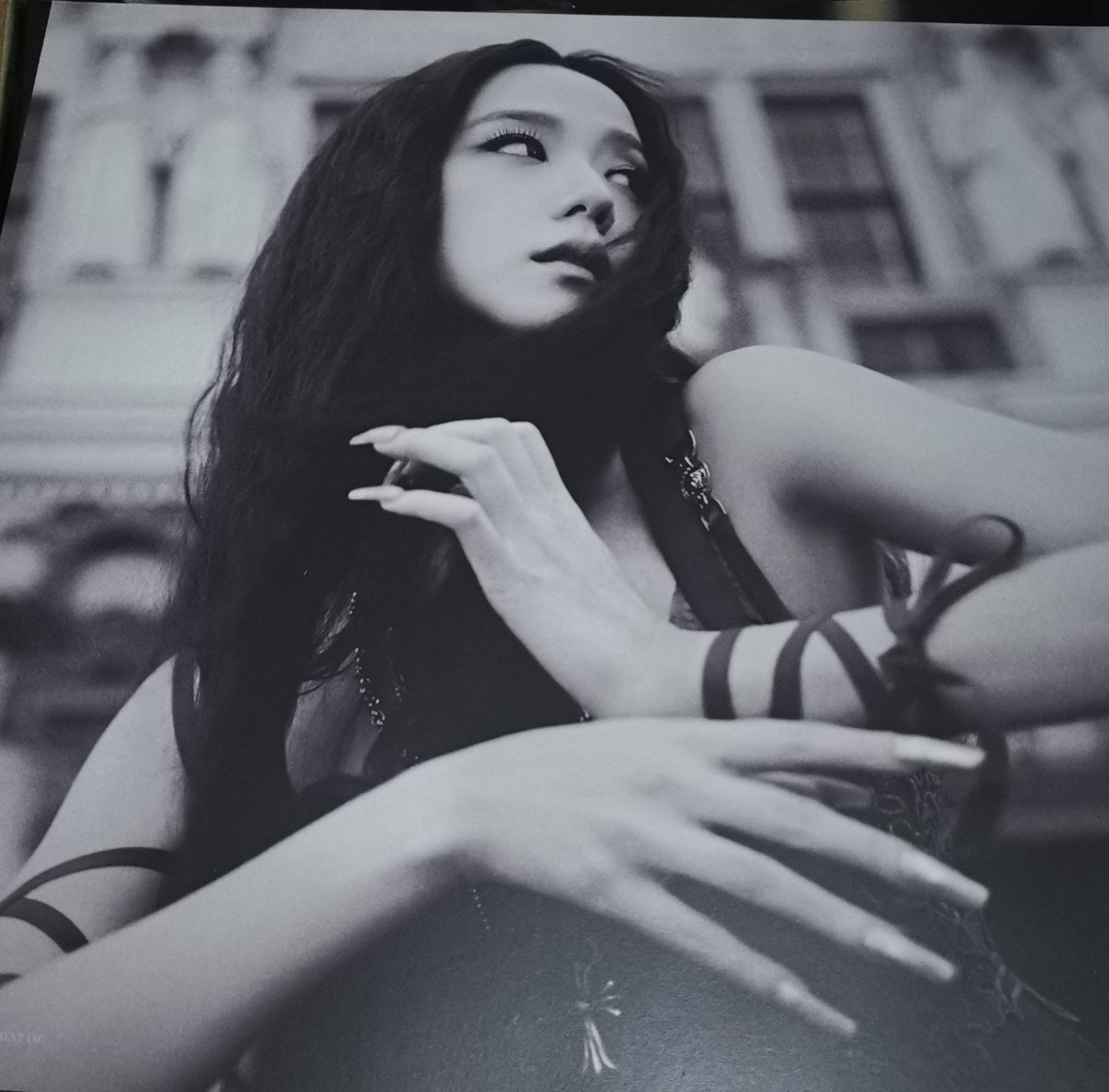 ChiChi4D__'s tweet photo. my JISOO arrived 😍💖
stunning how beautiful, neat and attention to the details JISOO gave us 😭😭

my heart so full of love, all precious moments with JISOO  so great. see you tomorrow baby Chu 😘🤗🥰✨🫶

#JISOO #JisooFirstSingleAlbum #FLOWER https://t.co/0riQapNsQS