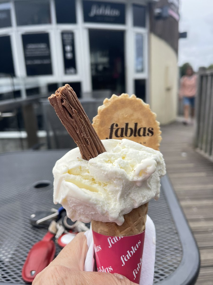 sarah_go_green's tweet image. Taken Frankie for a walk while the kids go shopping and stopped for an ice cream, 🐶🏴󠁧󠁢󠁷󠁬󠁳󠁿 #cowbridge