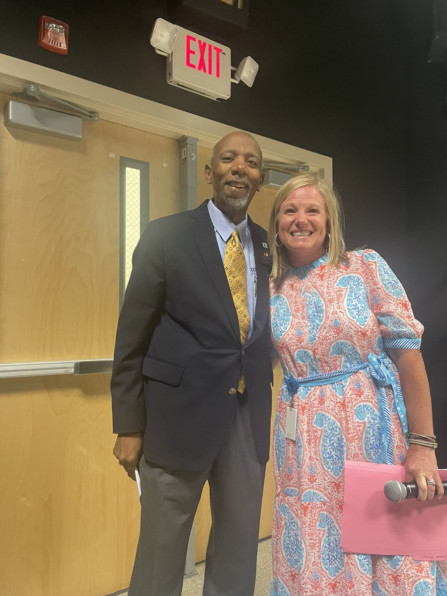 mellottahill1's tweet image. @CumberlandCoSch Beginning Teacher Orientation- thank you Teena Robinson &amp;amp; Elizabeth Santamour for inspiring our Premier Professionals today - Kari Grates thank you for all you do!!!!!!