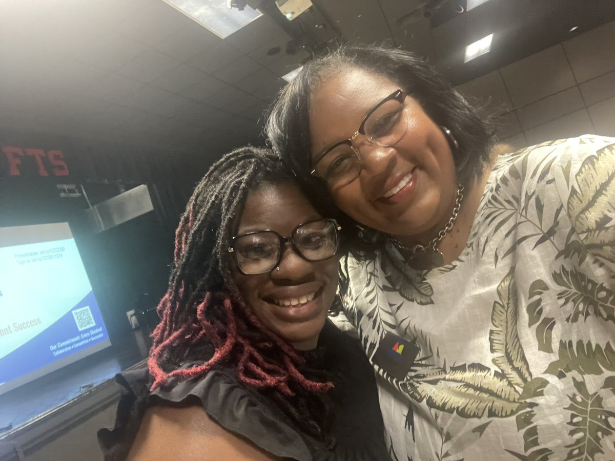 mellottahill1's tweet image. @CumberlandCoSch Beginning Teacher Orientation- thank you Teena Robinson &amp;amp; Elizabeth Santamour for inspiring our Premier Professionals today - Kari Grates thank you for all you do!!!!!!