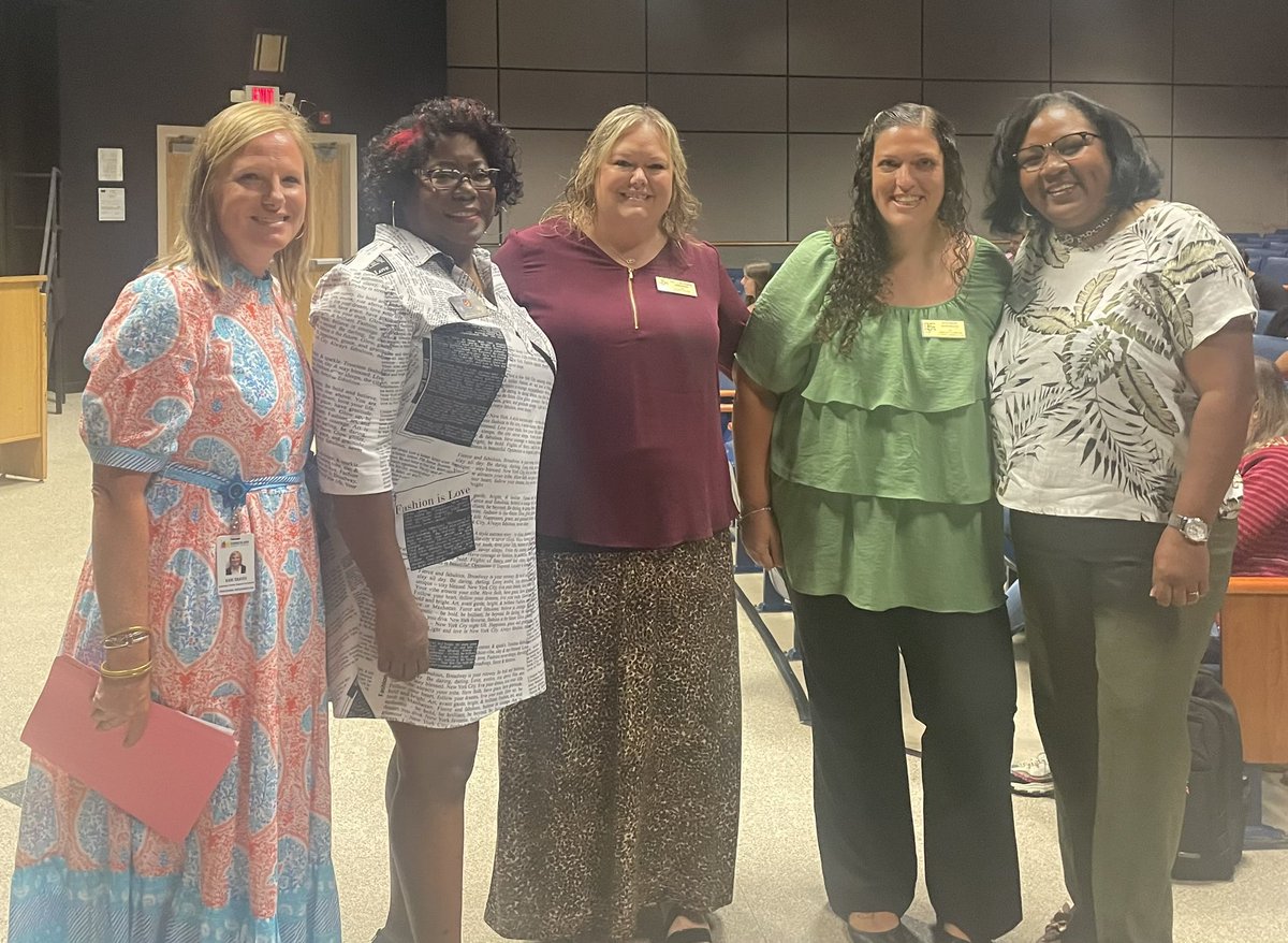 mellottahill1's tweet image. @CumberlandCoSch Beginning Teacher Orientation- thank you Teena Robinson &amp;amp; Elizabeth Santamour for inspiring our Premier Professionals today - Kari Grates thank you for all you do!!!!!!