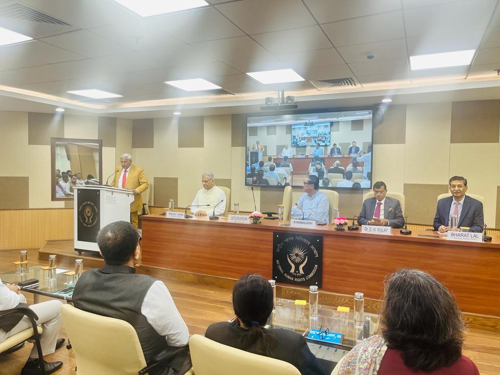 India_NHRC's tweet photo. Noted scholar and spiritual thinker, Dr. Chandra Bhanu Satpathy delivers a lecture on ‘Human Rights’ at the NHRC.

Details at: https://t.co/klCQQaJgeE https://t.co/nyVGqm6mWn