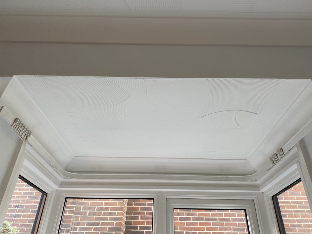 Penfold_P_S's tweet photo. Living room + bay window ceilings smooth plastered this morning over a comb pattern texture #charvil #penfoldplasteringservices #smooth https://t.co/1XUwWDtmYj