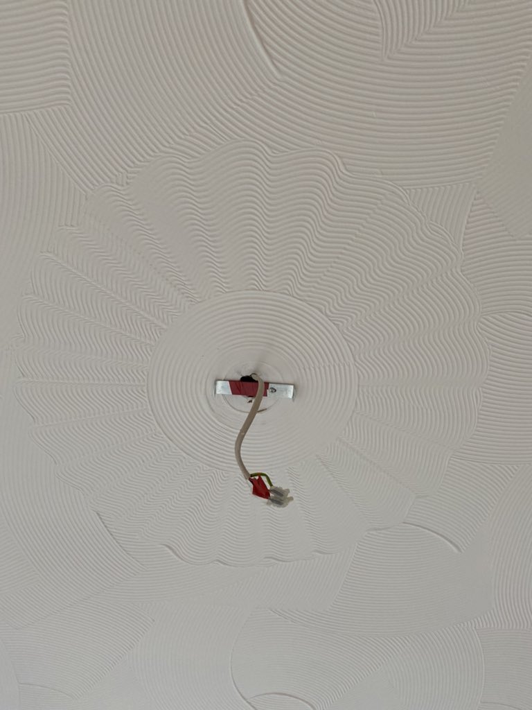 Penfold_P_S's tweet photo. Living room + bay window ceilings smooth plastered this morning over a comb pattern texture #charvil #penfoldplasteringservices #smooth https://t.co/1XUwWDtmYj