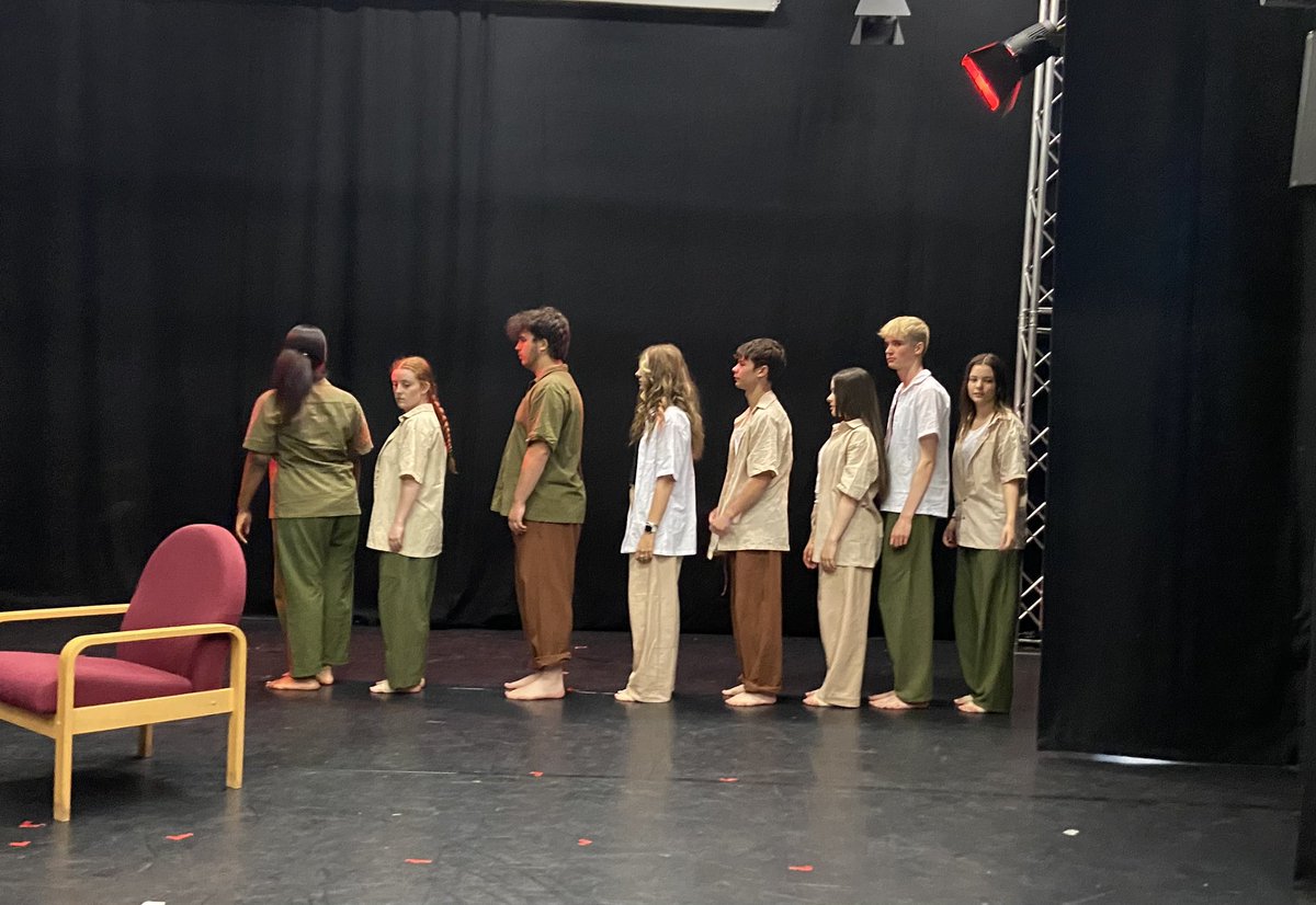 LSF_Drama's tweet photo. Get in at @GreensideVenue with @siege_of_herons tech! Led by OL @HamzaAli217 
@LboroSchFdt https://t.co/S8HSk7jmFm